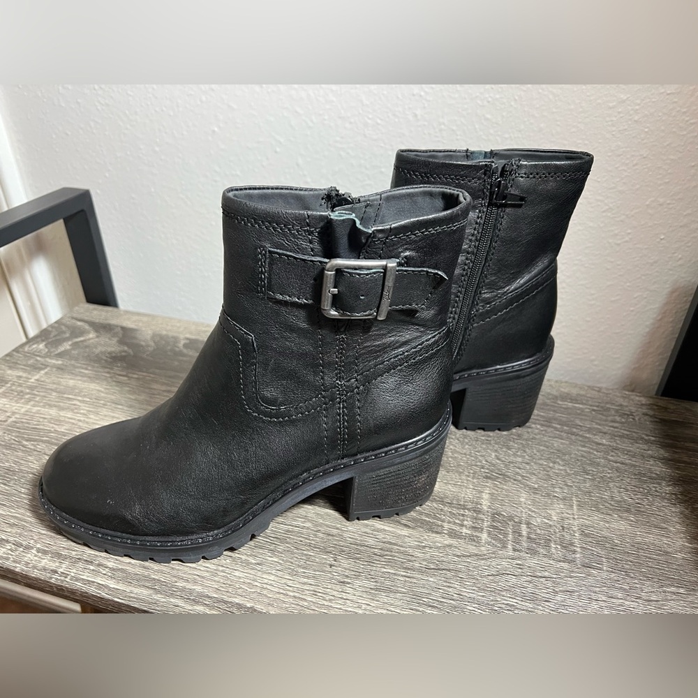 NWT Zodiac Black Leather Gannet Ankle Boots